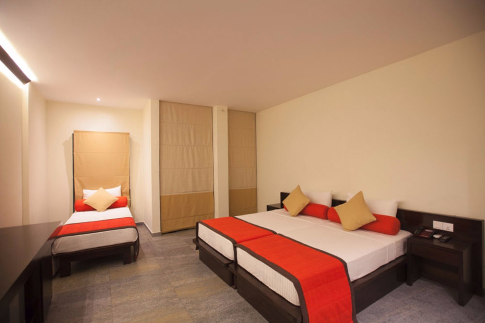 Oak Ray City Hotel Kandy Exterior photo